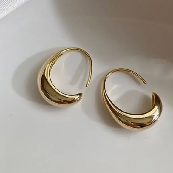 18k Gold Diamond Crescent Moon Shaped Noorpur Stud Earrings 18k Gold Vermeil - Sundance Gold Crescent Earrings